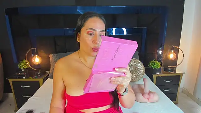 MayraVegas online show from February 19, 1:06 pm