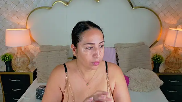 Snapshot of MayraVegas chatting on July 30, 1:32 pm MayraVegas online show from July 30, 1:32 pm