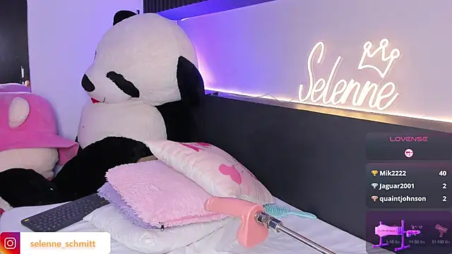 selenne schmitt online show from March 17, 9:45 pm