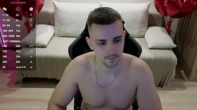 Snapshot of Larstar01 chatting on October 29, 10:44 pm Larstar01 online show from October 29, 10:44 pm