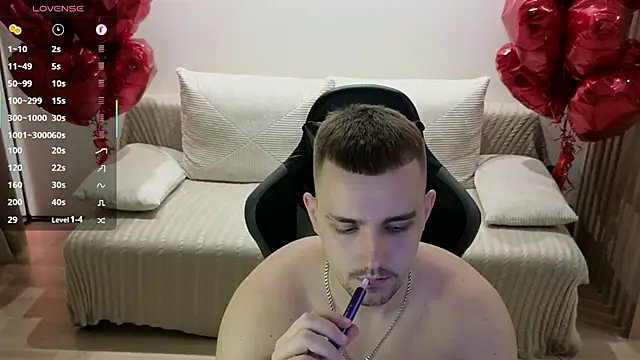 Snapshot of Larstar01 chatting on November 1, 11:51 pm Larstar01 online show from November 1, 11:51 pm