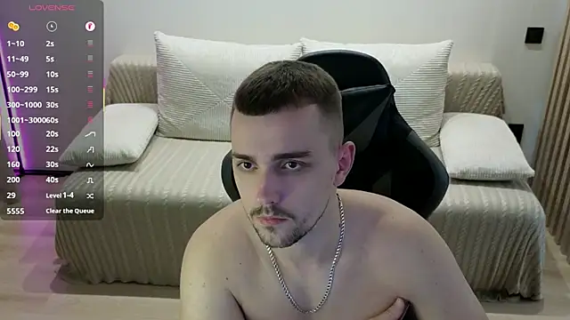 Snapshot of Larstar01 chatting on November 19, 8:20 pm Larstar01 online show from November 19, 8:20 pm