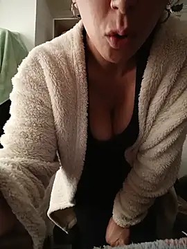 tiffani  love online show from July 27, 9:33 pm