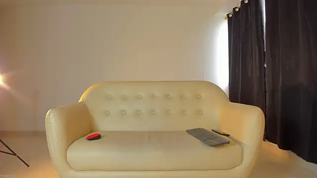 Emi latingirl online show from December 19, 9:22 pm