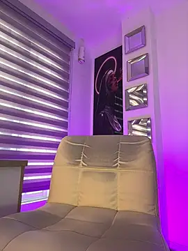 Snapshot of babybriexxx chatting on December 19, 4:46 pm babybriexxx online show from December 19, 4:46 pm