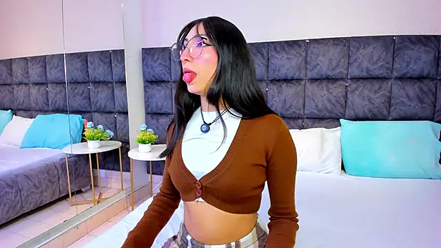 Snapshot of MarianaBranzz chatting on November 15, 5:27 am MarianaBranzz online show from November 15, 5:27 am