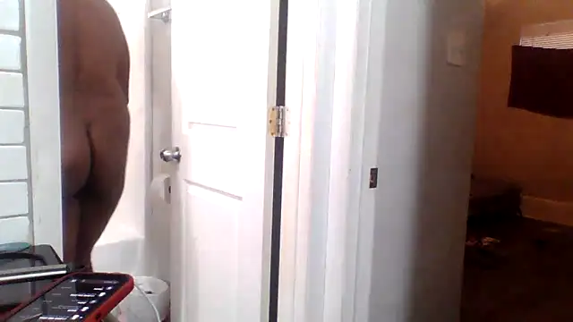 Snapshot of bigdick5157 chatting on November 5, 11:16 pm bigdick5157 online show from November 5, 11:16 pm