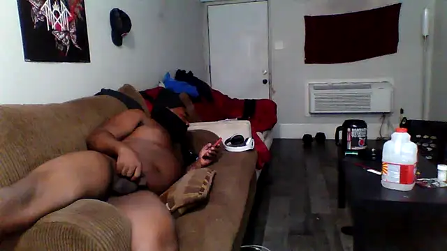 Snapshot of bigdick5157 chatting on November 6, 11:22 am bigdick5157 online show from November 6, 11:22 am