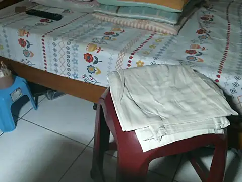 Snapshot of triangle0623 chatting on October 9, 10:24 am triangle0623 online show from October 9, 10:24 am