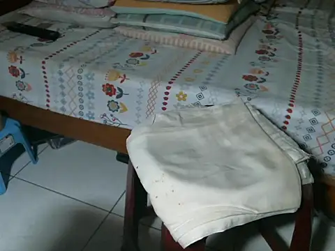 Snapshot of triangle0623 chatting on October 20, 10:49 am triangle0623 online show from October 20, 10:49 am