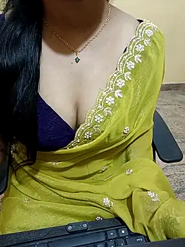 Snapshot of Nithya_05 chatting on October 13, 4:56 am Nithya 05 online show from October 13, 4:56 am