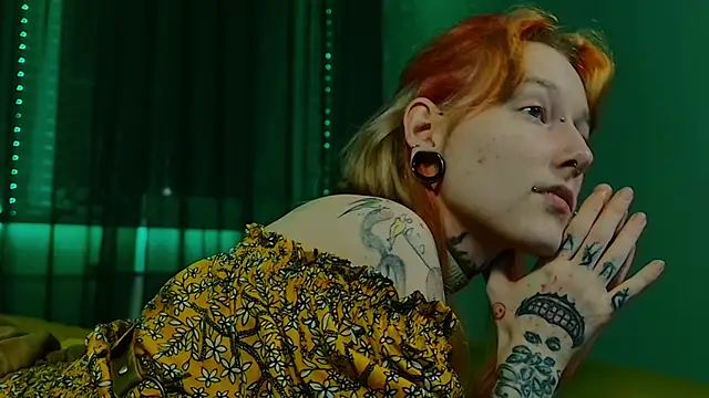 Snapshot of Littlespacemouse chatting on February 21, 5:53 pm Littlespacemouse online show from February 21, 5:53 pm