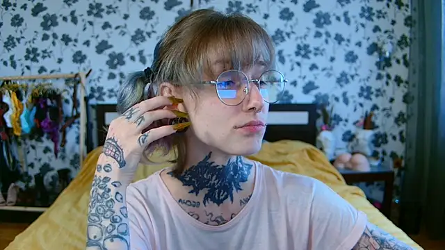 Snapshot of Littlespacemouse chatting on September 21, 10:06 am Littlespacemouse online show from September 21, 10:06 am