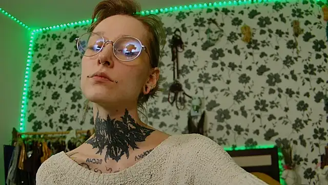 Snapshot of Littlespacemouse chatting on September 29, 3:06 pm Littlespacemouse online show from September 29, 3:06 pm