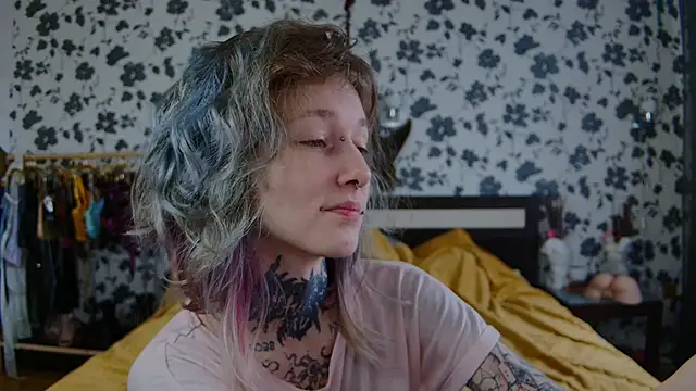 Snapshot of Littlespacemouse chatting on October 10, 6:12 am Littlespacemouse online show from October 10, 6:12 am