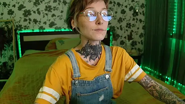 Snapshot of Littlespacemouse chatting on October 13, 3:01 pm Littlespacemouse online show from October 13, 3:01 pm