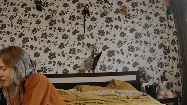 Snapshot of Littlespacemouse chatting on October 14, 8:59 am Littlespacemouse online show from October 14, 8:59 am