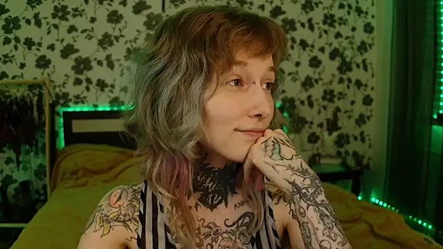 Snapshot of Littlespacemouse chatting on October 19, 8:31 pm Littlespacemouse online show from October 19, 8:31 pm