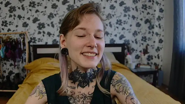 Snapshot of Littlespacemouse chatting on October 22, 9:42 am Littlespacemouse online show from October 22, 9:42 am