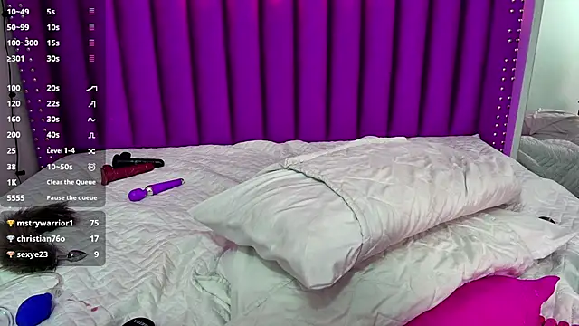 Snapshot of kinkyhousewifee chatting on February 23, 6:34 pm kinkyhousewifee online show from February 23, 6:34 pm