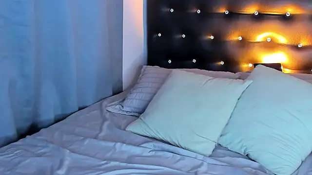 Snapshot of alicerizooo chatting on March 12, 12:20 am alicerizooo online show from March 12, 12:20 am