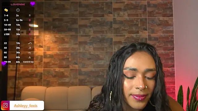 Snapshot of Ashleey_Fox chatting on December 17, 2:06 am Ashleey Fox online show from December 17, 2:06 am