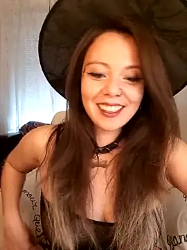 Snapshot of Kimiechanuwu chatting on October 31, 3:57 pm Kimiechanuwu online show from October 31, 3:57 pm