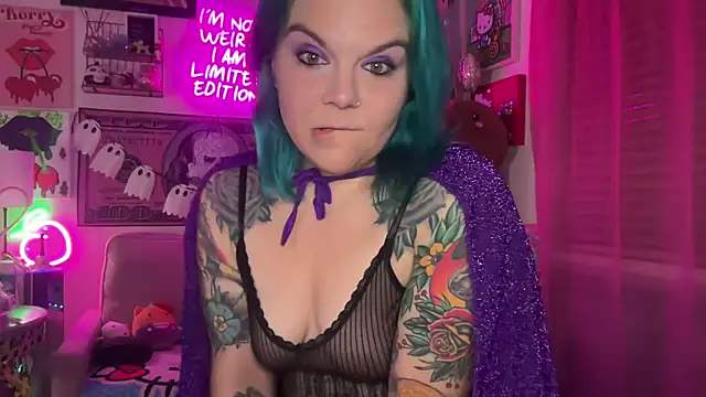 Snapshot of CherryBombBomb chatting on October 28, 5:00 am CherryBombBomb online show from October 28, 5:00 am