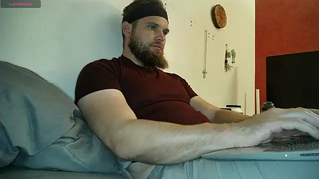 Snapshot of dikdowndaddy chatting on December 16, 1:05 pm dikdowndaddy online show from December 16, 1:05 pm