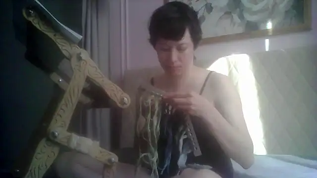 Snapshot of SunElizabeth chatting on May 18, 4:07 am SunElizabeth online show from May 18, 4:07 am
