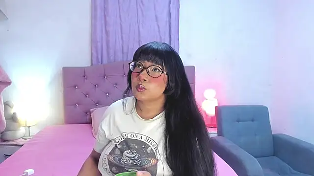 Latinabombsheell online show from June 3, 7:33 am