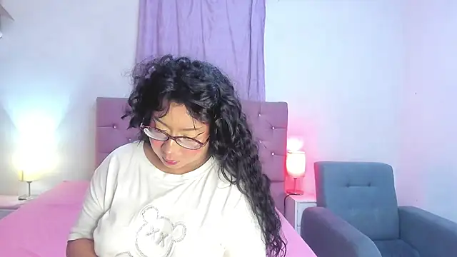 Latinabombsheell online show from June 12, 6:40 pm