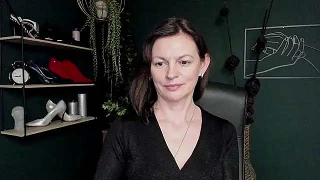 VivianWILD online show from March 14, 1:24 pm