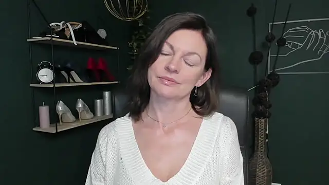 VivianWILD online show from September 24, 8:28 am