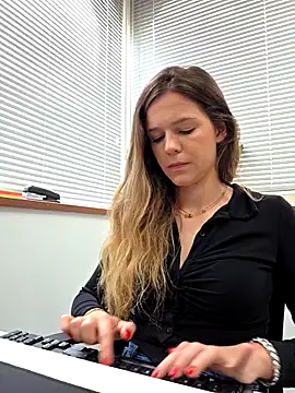 lucie mehott online show from May 4, 8:54 am