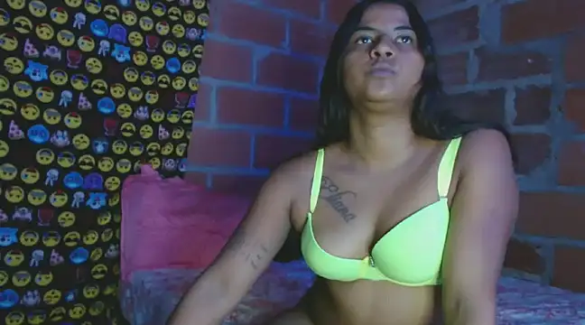 Giselabrunette25 online show from December 22, 3:44 pm