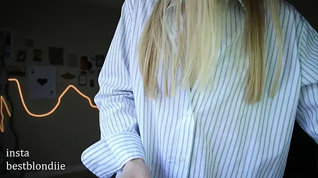 Snapshot of bestblonde chatting on March 7, 5:38 pm bestblonde online show from March 7, 5:38 pm