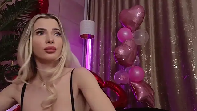 Snapshot of Elliblue chatting on March 11, 12:22 am Elliblue online show from March 11, 12:22 am