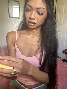 Snapshot of yummyrina chatting on June 22, 8:28 pm yummyrina online show from June 22, 8:28 pm