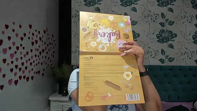 Snapshot of LindaBreeS chatting on February 9, 1:14 pm LindaBreeS online show from February 9, 1:14 pm