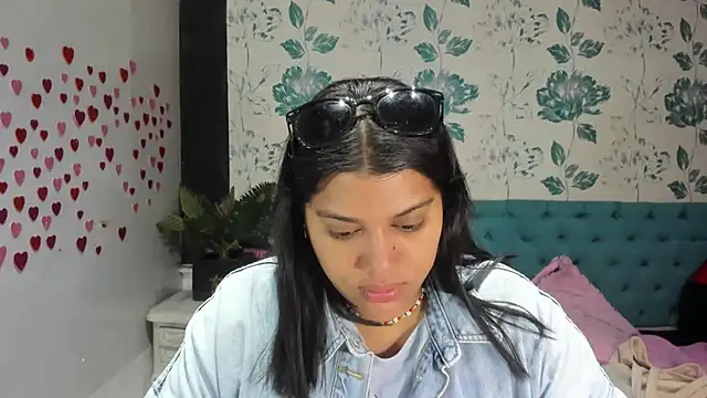 Snapshot of LindaBreeS chatting on March 10, 2:37 pm LindaBreeS online show from March 10, 2:37 pm