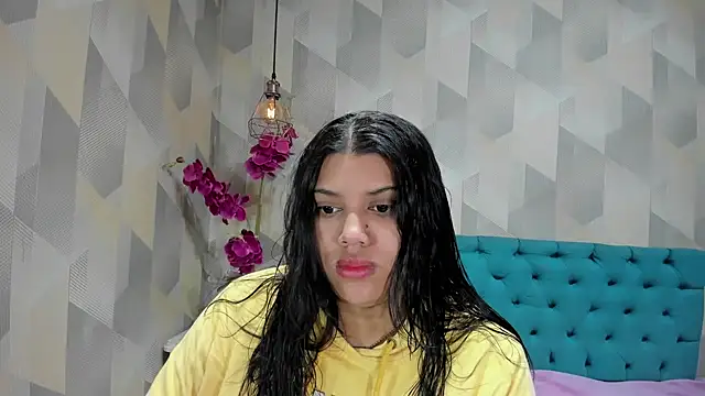 Snapshot of LindaBreeS chatting on October 13, 1:00 pm LindaBreeS online show from October 13, 1:00 pm