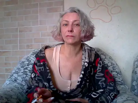 Snapshot of Lorie_Carrie chatting on June 15, 7:32 am Lorie Carrie online show from June 15, 7:32 am