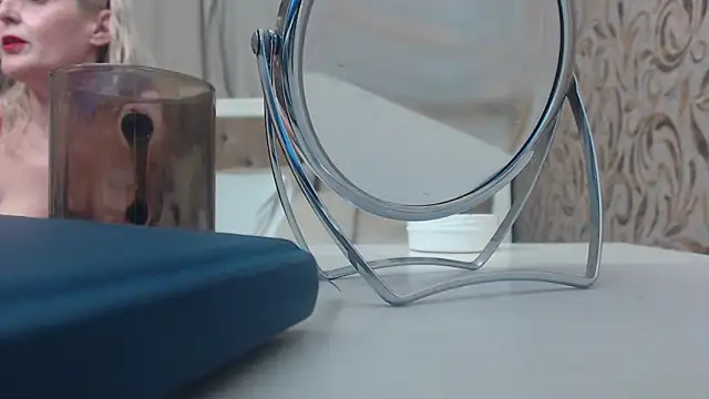 Snapshot of ElenaJuarez chatting on January 23, 10:44 pm ElenaJuarez online show from January 23, 10:44 pm