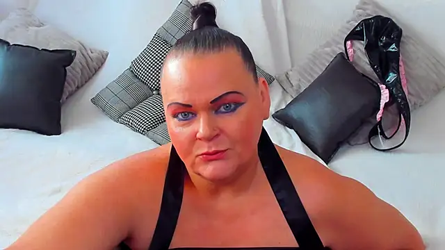 Snapshot of MilanaBiegert chatting on October 8, 7:17 am MilanaBiegert online show from October 8, 7:17 am