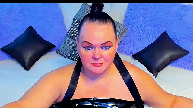 Snapshot of MilanaBiegert chatting on November 4, 5:50 am MilanaBiegert online show from November 4, 5:50 am