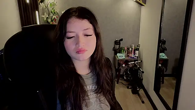 almma shy online show from September 13, 3:45 pm