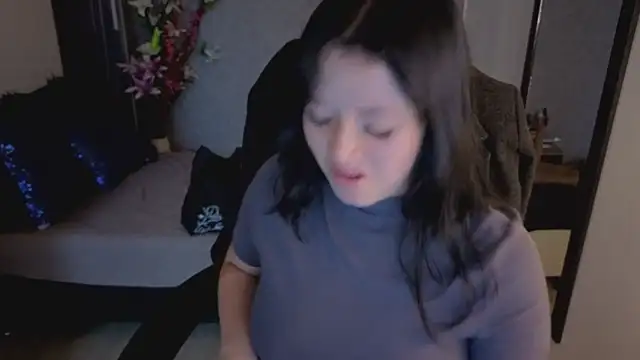 almma shy online show from December 5, 1:52 pm