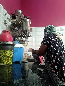 Snapshot of sexychutxxx7 chatting on December 4, 5:17 am sexychutxxx7 online show from December 4, 5:17 am