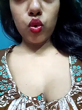 Snapshot of sexyindi_couple chatting on April 27, 2:26 pm sexyindi couple online show from April 27, 2:26 pm